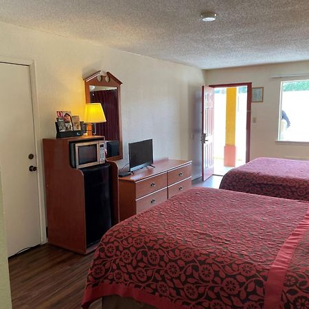 Days Inn & Suites By Wyndham Marshall Εξωτερικό φωτογραφία