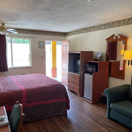 Days Inn & Suites By Wyndham Marshall Εξωτερικό φωτογραφία
