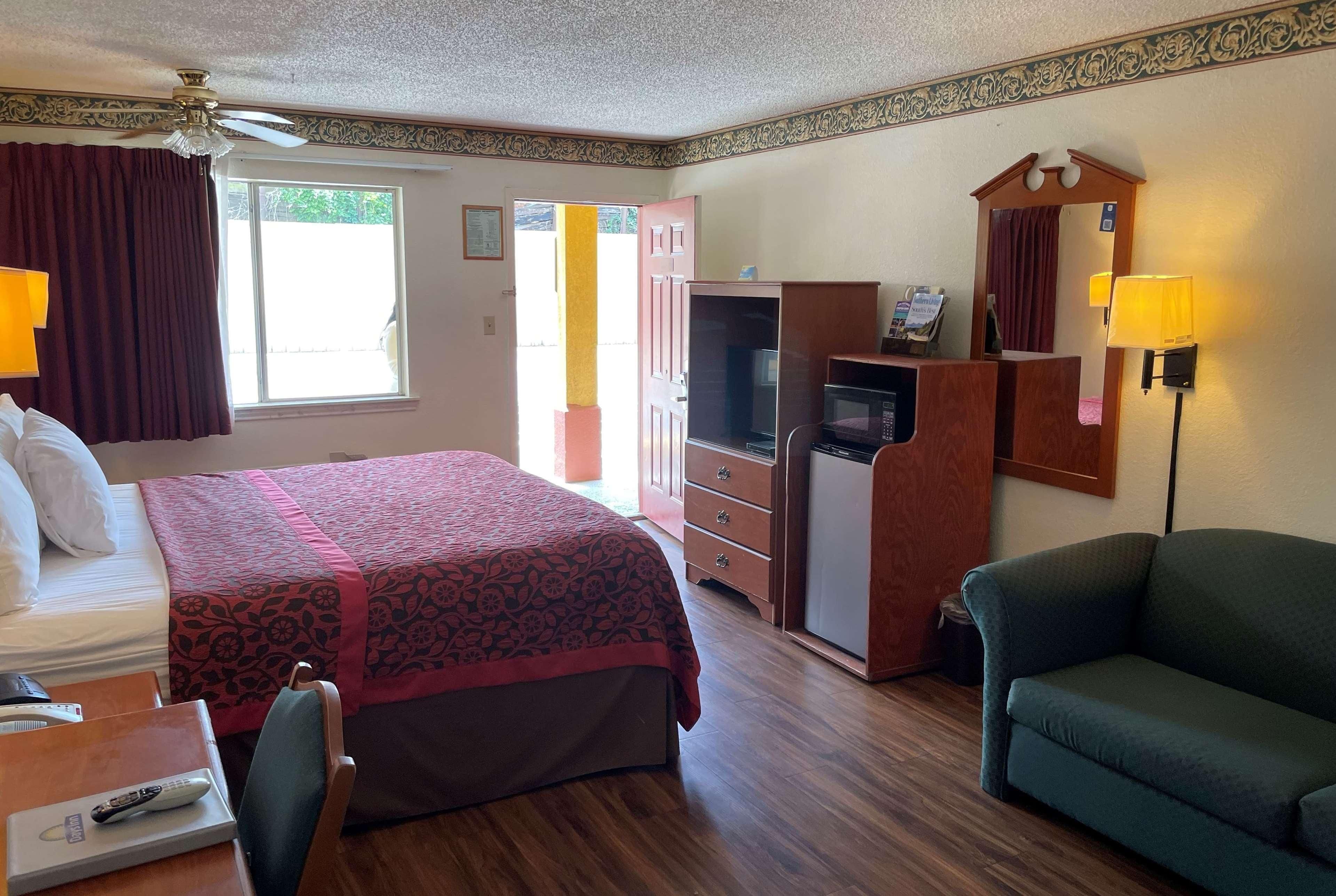 Days Inn & Suites By Wyndham Marshall Εξωτερικό φωτογραφία