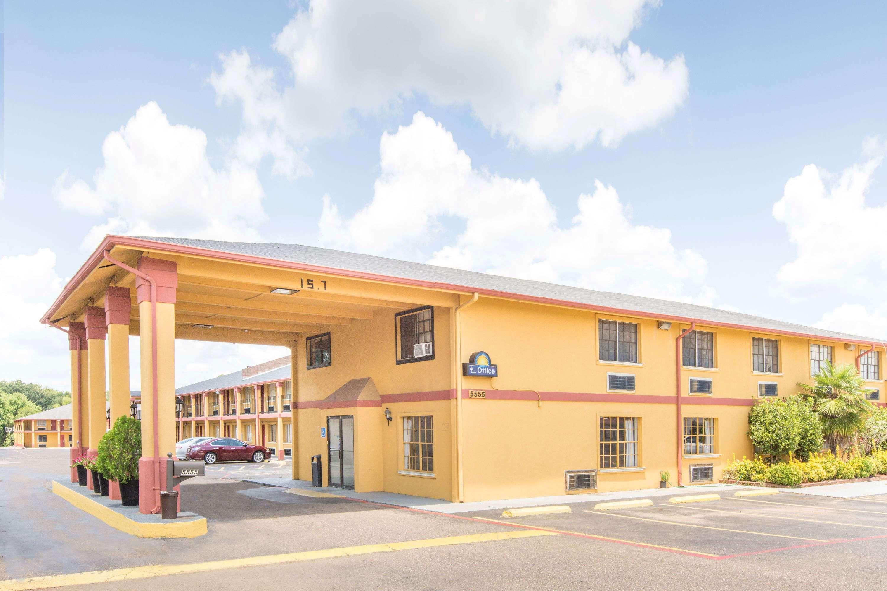 Days Inn & Suites By Wyndham Marshall Εξωτερικό φωτογραφία