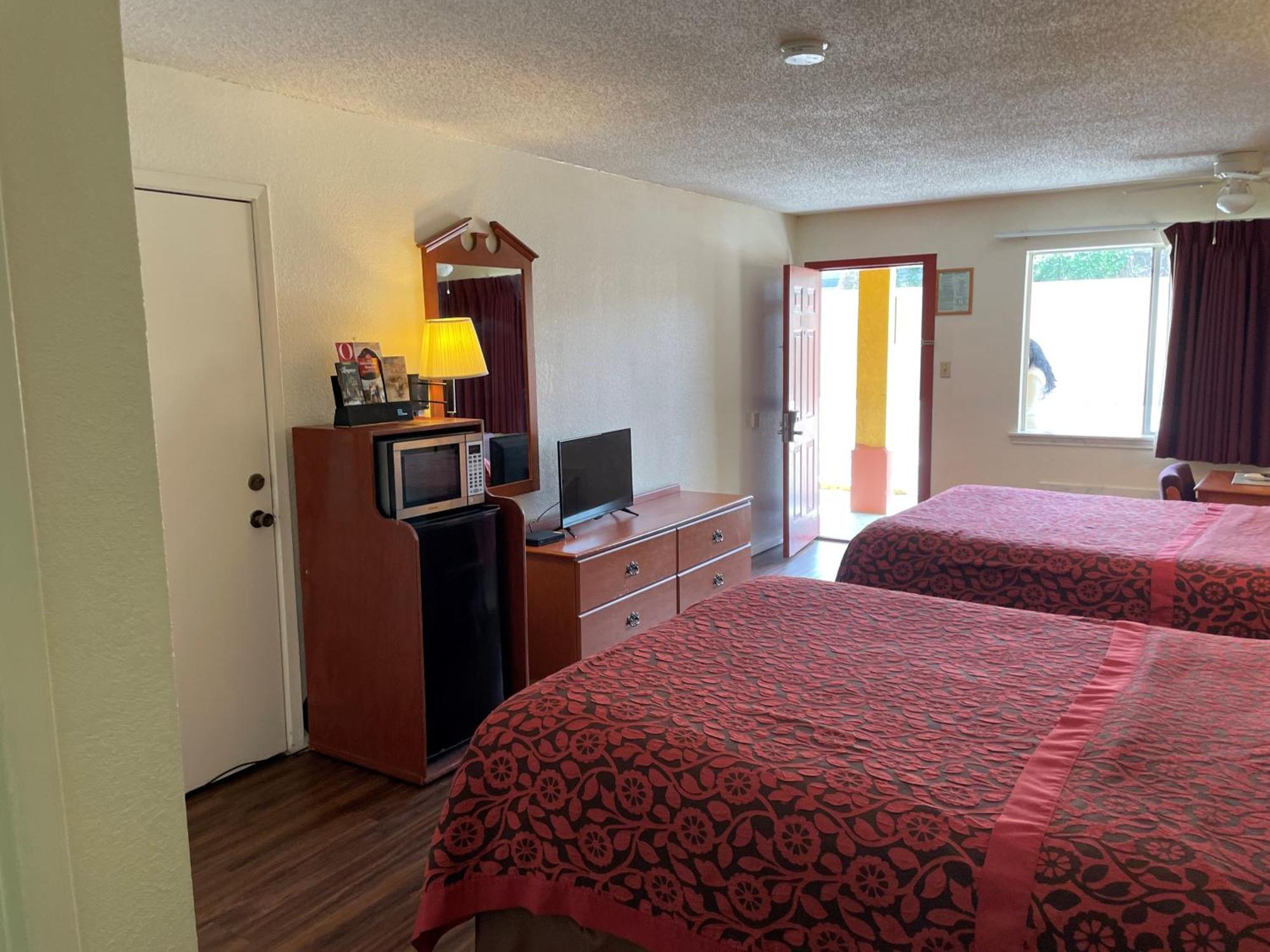 Days Inn & Suites By Wyndham Marshall Εξωτερικό φωτογραφία