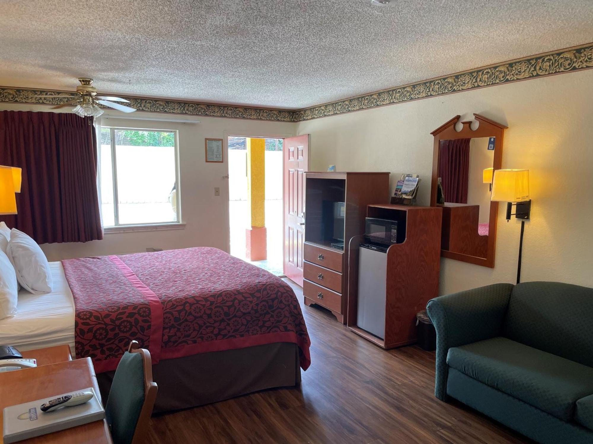 Days Inn & Suites By Wyndham Marshall Εξωτερικό φωτογραφία