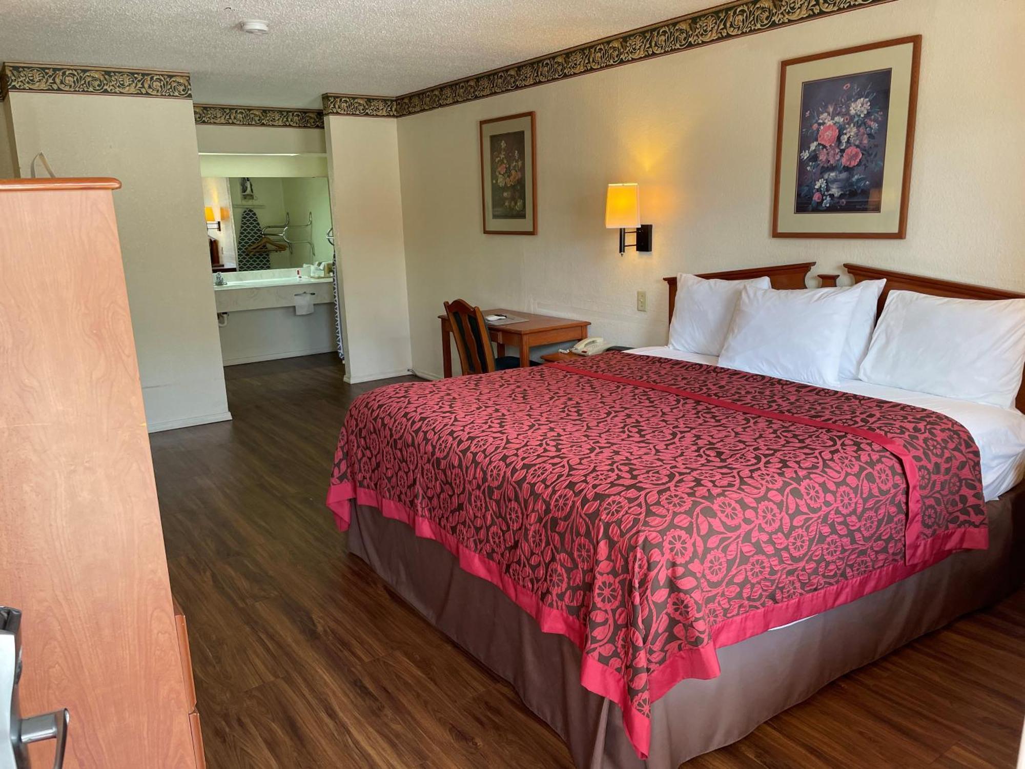 Days Inn & Suites By Wyndham Marshall Εξωτερικό φωτογραφία